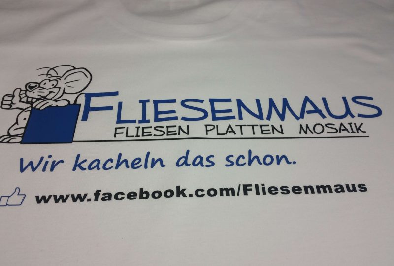 Firmenlogo-auf-Shirts-Fliesenmaus
