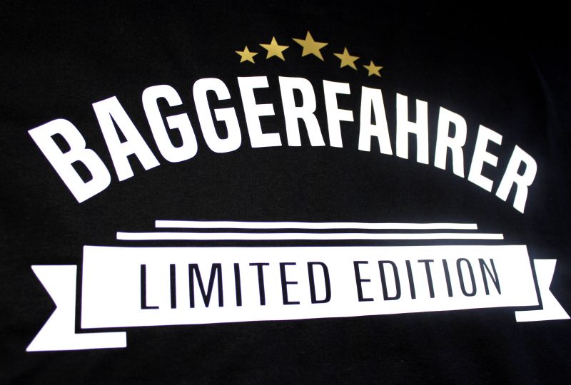 Natürlich kann man auch seinen Beruf besonders in Szene setzen mit einem coolen Motto T-Shirt.