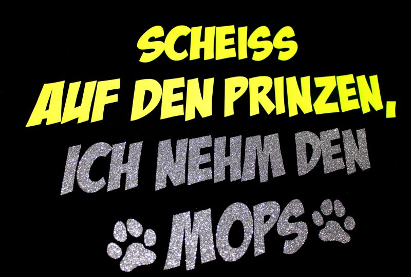 Gestaltung nach Wunsch unserer Kundin mittels Neoneffekt- und Glitzerfolie