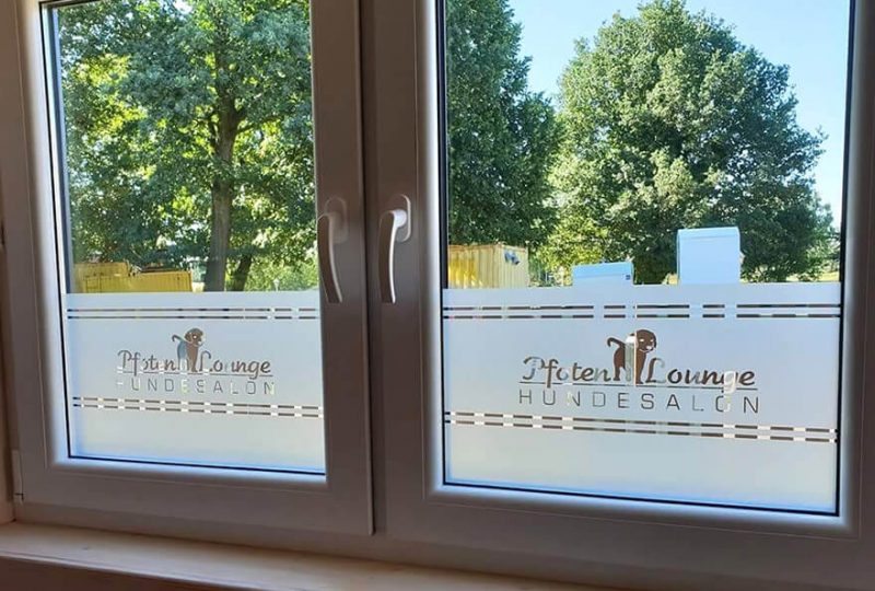 Milchglasfensterfolie für Pfotenlounge