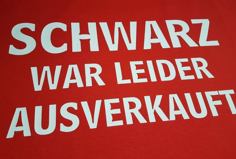 T-Shirt mit Funtext Schwarz war leider ausverkauft